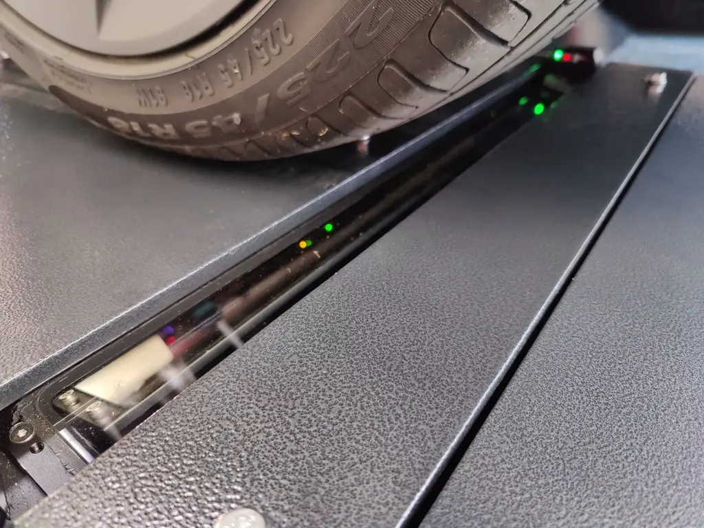 flushmount tread depth scanner.webp